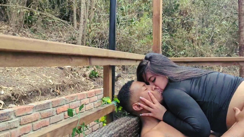 Rioc69: 我看到一个客户，并在她的乳房和阴道上给她按摩