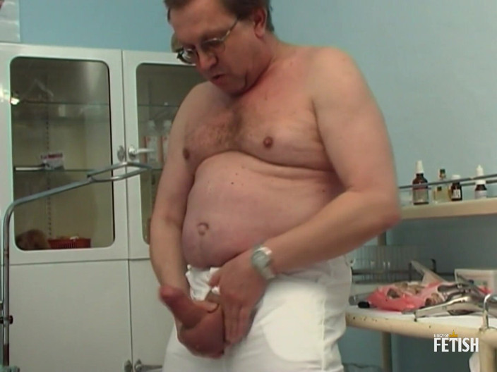 Gay Diaries: Une doctoresse gay coquine à grosse bite se masturbe à l'hôpital