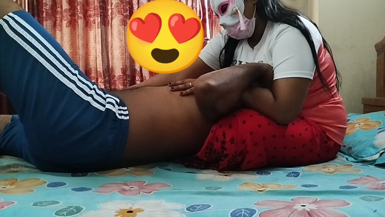 Teensex: 大きな胸の妻が自信をつけるために夫の親友を誘惑しようとする