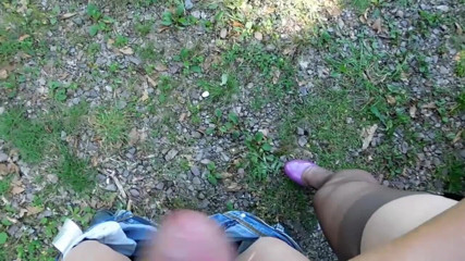 Nylon Ann: 발정난 커플을 위한 야외 섹스