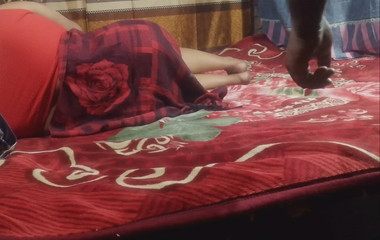 Nura443: 发现美丽的阿姨独自在家，嫂子强迫她操他