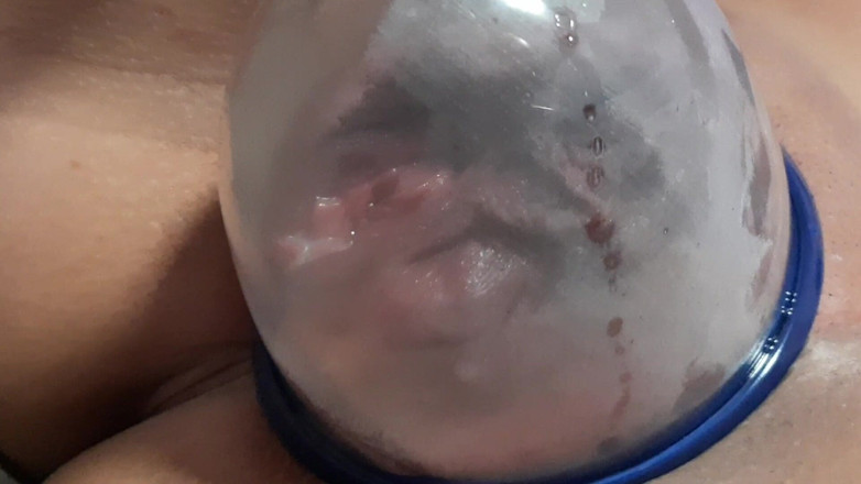 Danaxmuscles: Úžasná napumpovaná obří kundička