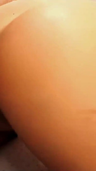 Blonde seksi Bree Olson diisi pepeknya yang dicukur dan diliputi air mani