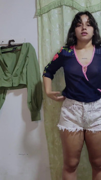 Latina Teen předvádí své sexy oblečení