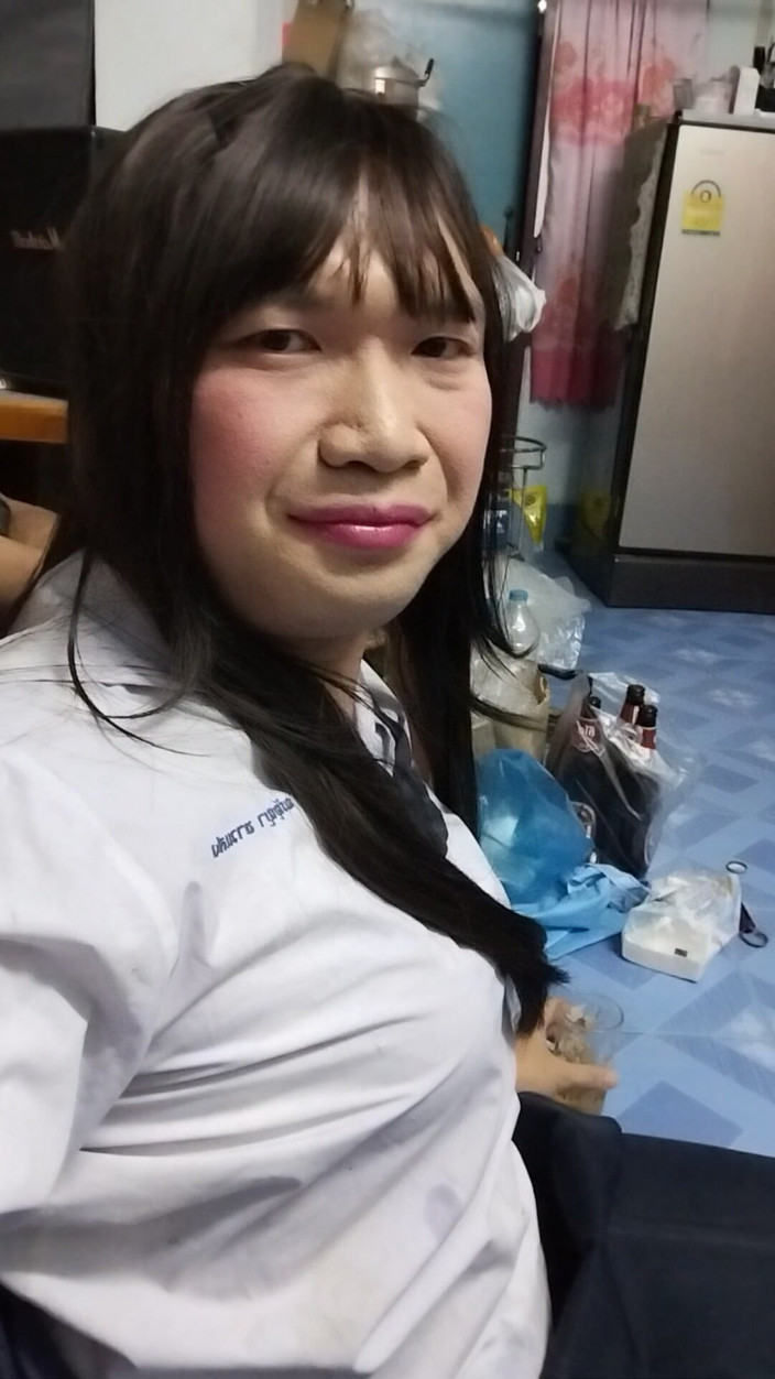 Fampfy Nana: Ladyboy étudiante et son homme