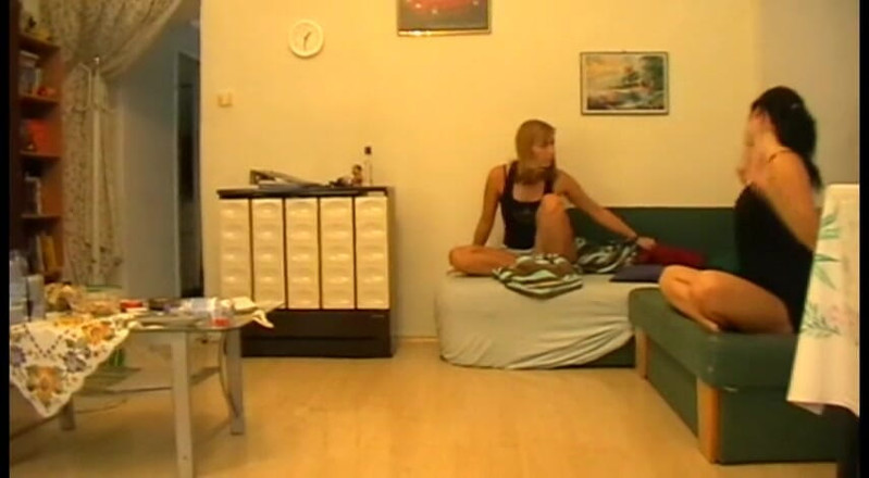 Femdom Austria: Gençlerin emirlerini takip ediyor