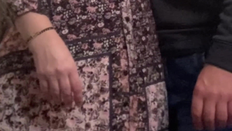 PriyaNaavya: Wauw!!! Vreemde kerel wrijft over mijn poesje in de trein