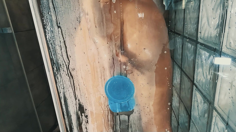 Miss Lilith devil: Mandi pagi dengan dildo saya