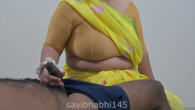 savithabhabhi: naukraani roopa ko land dikhaana