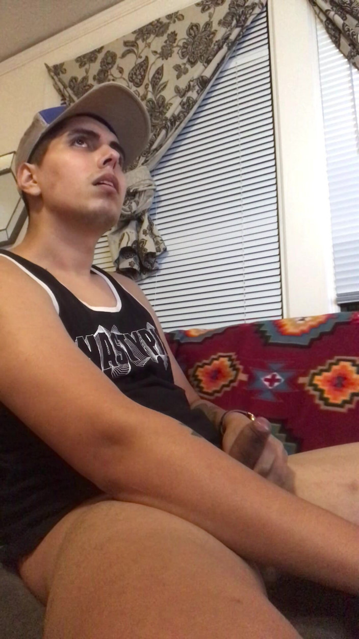 Andy snickerz: Twink gay sexy solo în ejaculare cu tanc negru