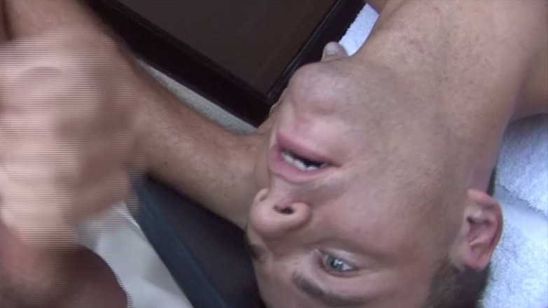 Hard fuckers fucking raw only: Accepția unei heterosexuale curioasă să se fută cu homosexualul twink