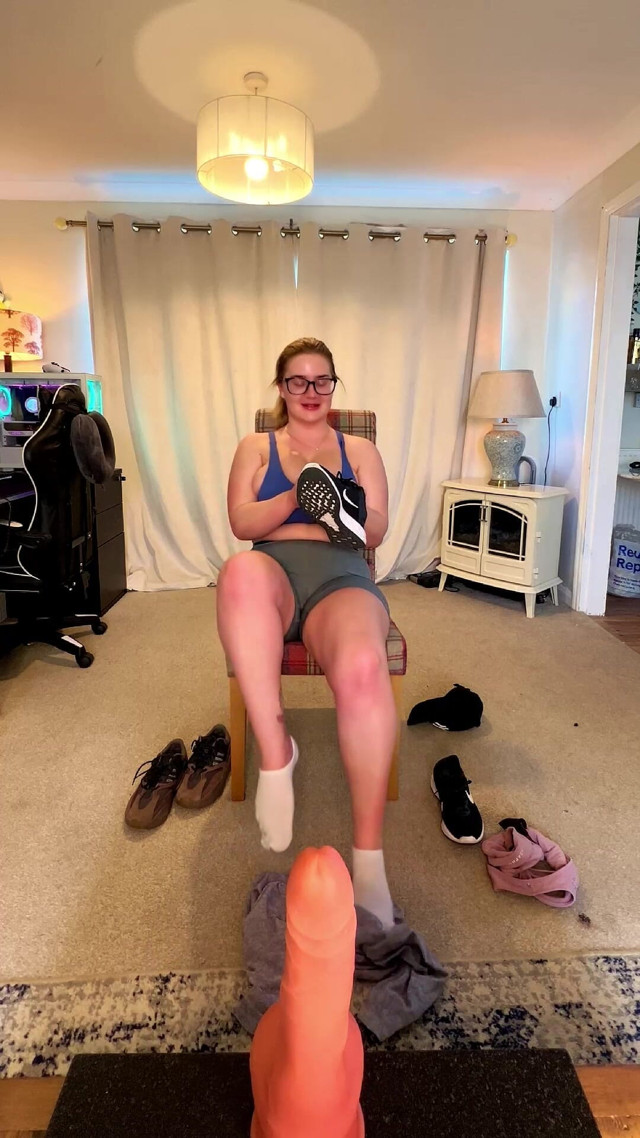 Trying on Gym Clothes, Got Horny and Came While Giving a JOI (JessieHH)