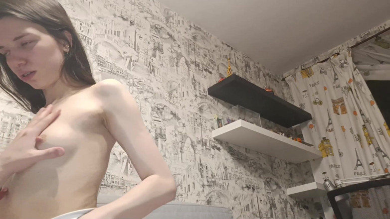Anonpirates: Chica con falda - Culo con semen