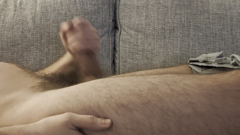 Rookie Numbers: Pojď si se mnou honí!! Solo Sofa Wank s výstřikem.