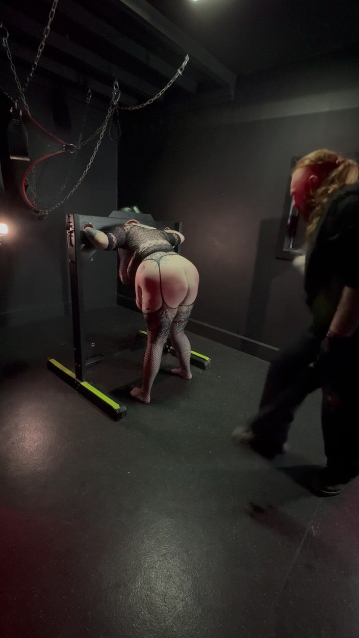 Bambi_beauty1: Zrzavý gent rozbije Bambi