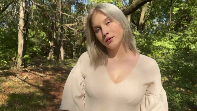 MertyXXX: Procházka opuštěným parkem při hledání exhibicionisty