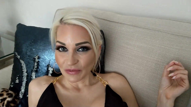 Sexyjacky: ドイツのラグジュアリーMILF:完全にムラムラしている!