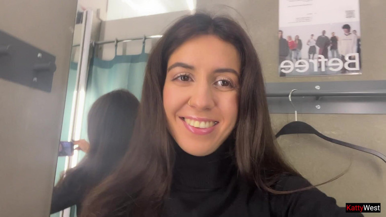 Katty West: Katty west cattivo nello spogliatoio, toccando e pisciando in bagno