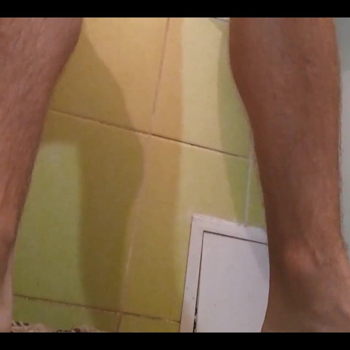 Juliaporno3: 優しい男が大きなボトルをお尻に入れて、脱出するまで伸ばす