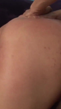 Kacey Parker fa un servizietto con le tette e si fa sfondare la figa bagnata