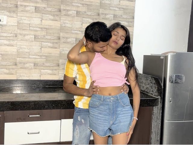 After Mom and Dad Went Out, the Girl Called Her Boyfriend at Home. (Bold ka Adda)