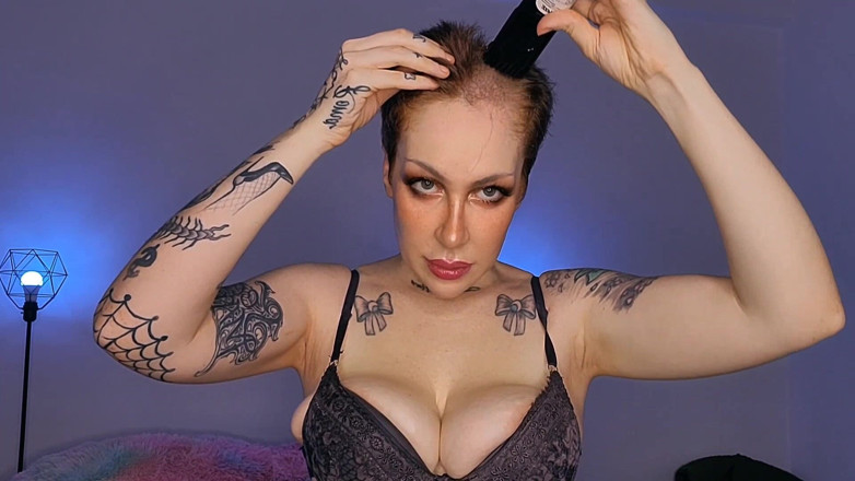 LDBMistress: La rossa si rade la testa