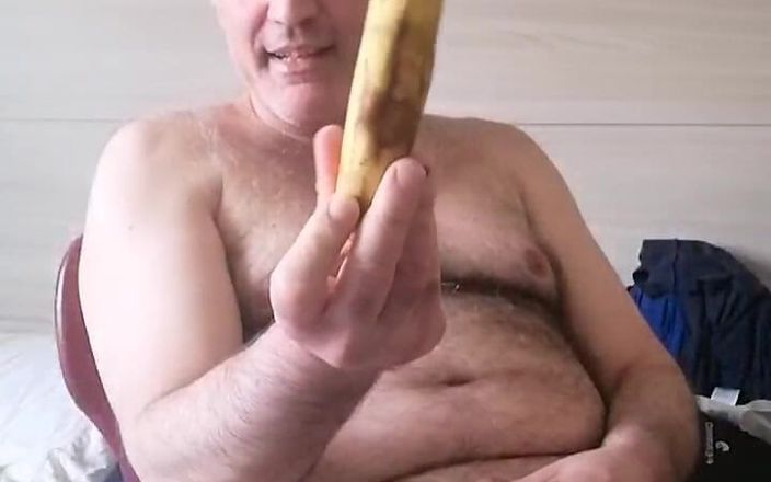 Setesesso7: Saya mengongkek pantat saya dengan pisang dan saya menyentak batang...