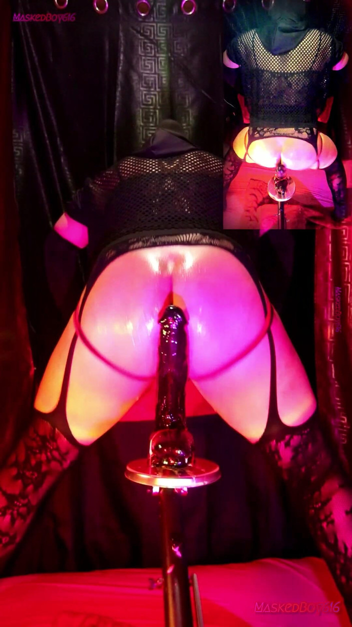 Maskedboy616: Bana delikte zevk veriyor, oturuyor, yağlı zıplıyor ve siyah iç çamaşırı...