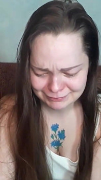 Feia chorando, cheirando e chupando meu nariz
