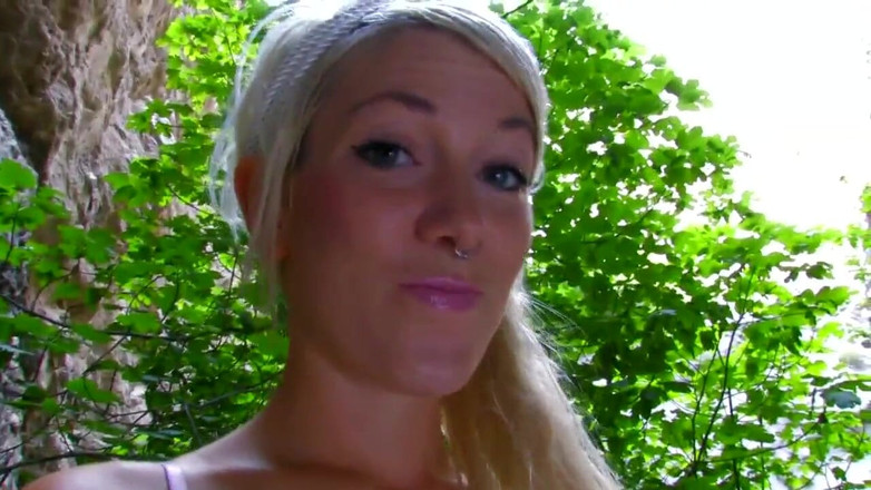 Real Anal Stories: Une jeune blonde au cul tatoué se fait enculer dans...