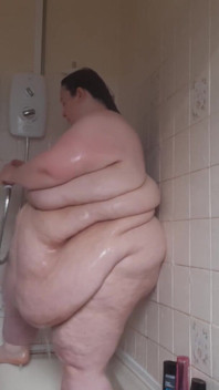 SSBBW Lady Brads dusch & mage jiggles