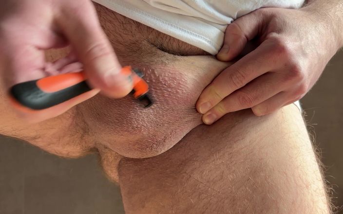 Pissi Missi: Ik was mijn ballen aan het scheren toen mijn vrouw...