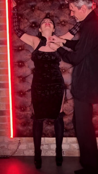 Gotyckie Halloween: BDSM i inne kary za dziwkę