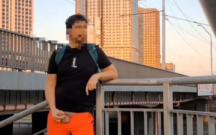 Wanker forever: Strada publică super sexy și riscantă Jerkoff. Aproape prinsă