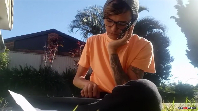 Euro boy xxx: Un mauvais garçon avec une énorme bite