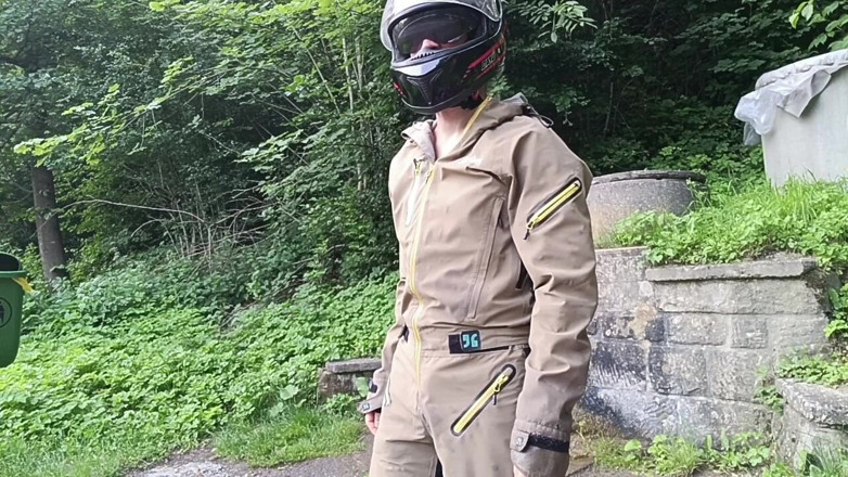 kickerscooter: Jerking off in Public on the Road Near a Spring,...