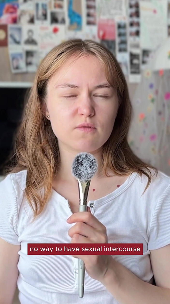 Kira Stone: 그리고 실리콘이 패스인가요? 왜 음경은 할례를 받나요?
