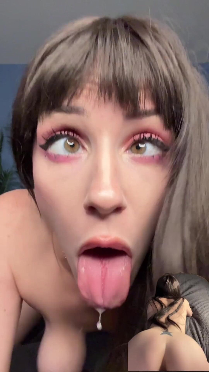 SavvyStar: Ahegao kompilace