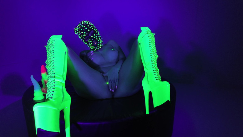 EdgesOfReality: Neonfick Solo-rave