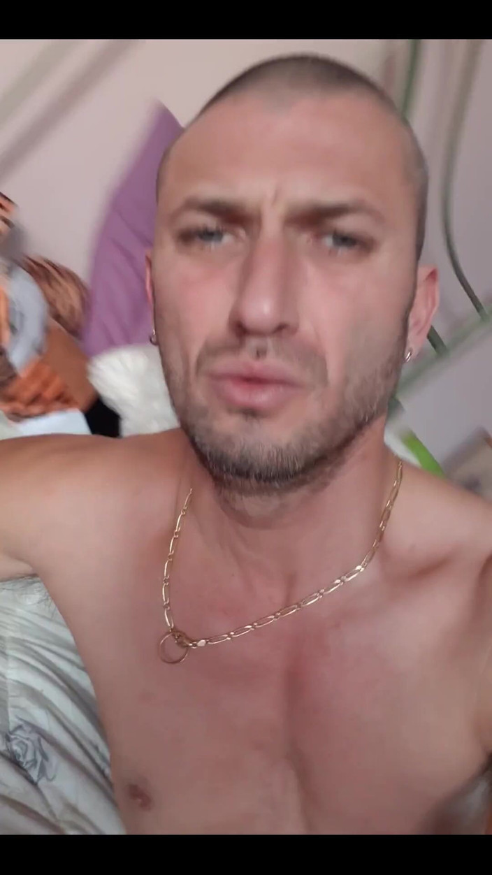Boy jerking off:  Чувак дрочить 
