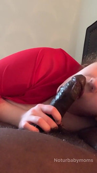 Gordinha bbc interracial roupão vermelho tirando a roupa, bj, & buceta raspada fodendo