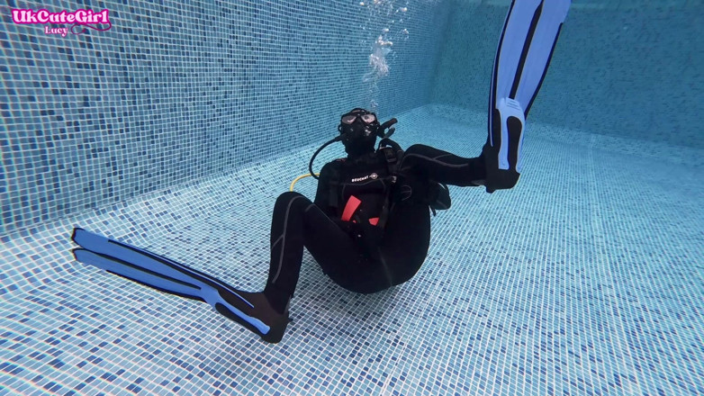 UKCuteGirl Lucy Lauren: Vintage Mask &amp;8mm Wetsuit Underwater Scuba Bliss