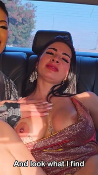 Pemandu bertiga dengan pantat eboni Mariana Martix dan MILF bertetek besar Silvana Lee
