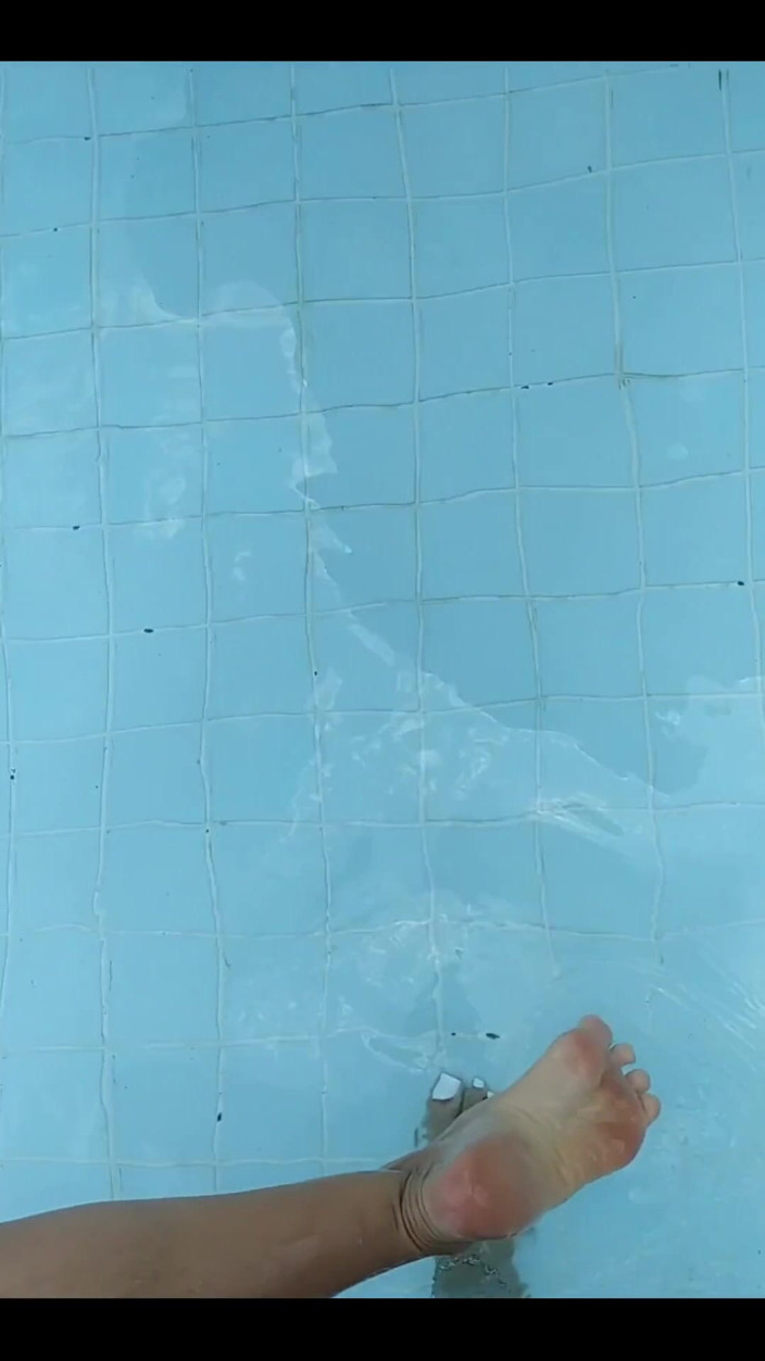 KiffaFeet: White Nails + Pool = Video for You Lol