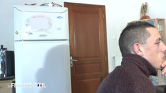 Girls Bang: Брудна брюнетка повія загляпає сперму в рот