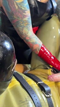 POV latexové rukavice double domme ruční práce lemování škádlení s elektro stim s Madame Li Ying a naší gumovou gimp