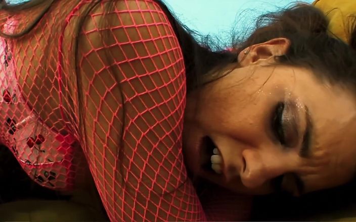 FapFlare: Rochelle Ryder ласкает ее задницу без трусиков перед жестким трахом и камшотом на лицо