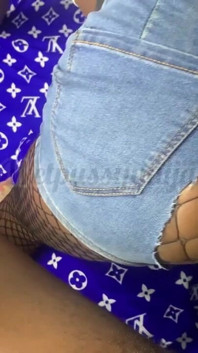 Wetpussynaija pode lidar com um pau grande