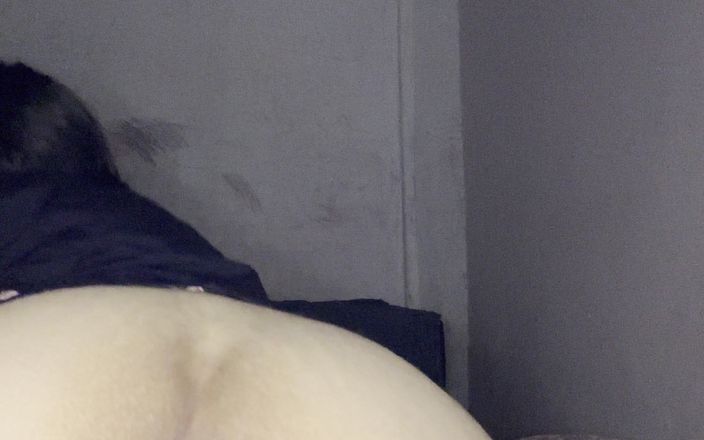 Alice Lima: 振动器在阴户中排出，然后继续假阳具