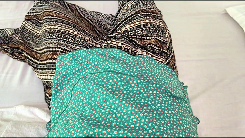 sweetpriya01: Saya melihat adik tiri saya di taman, membawanya pulang, dan...